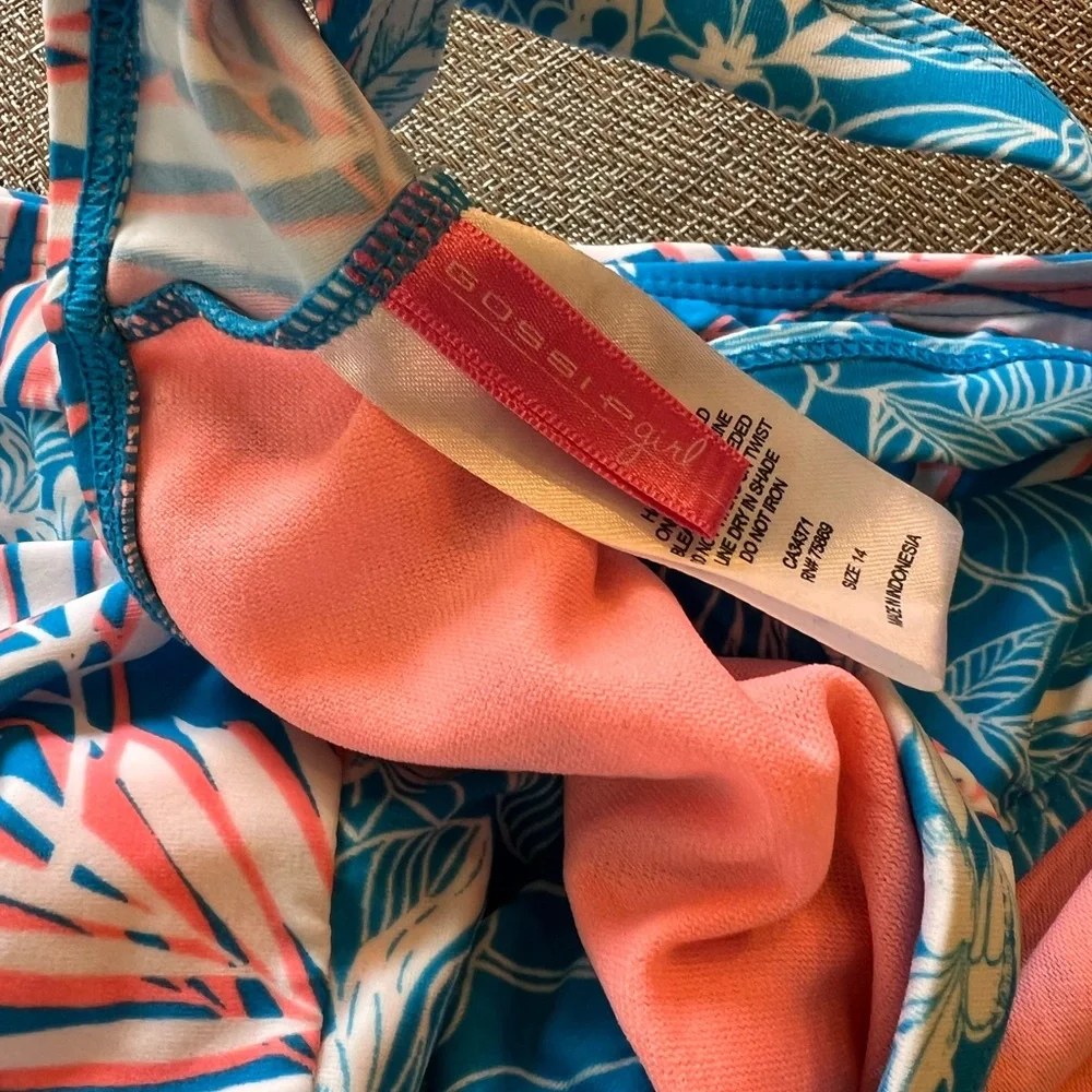 Gossip‎ Girl bikini.